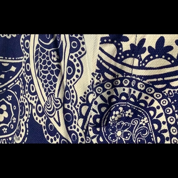 Lilly Pulitzer - Sz 10 - wide leg pants - Blue and White Paisley Patterned pants - Picture 13 of 13